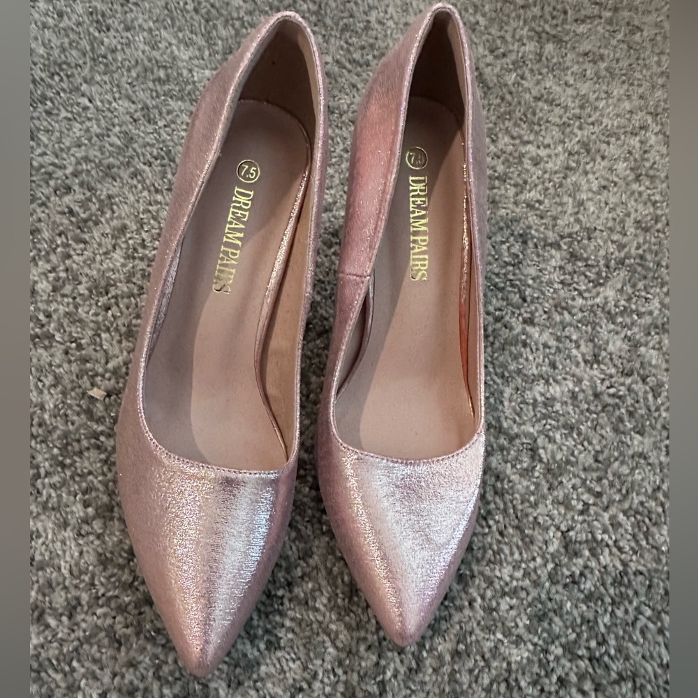 Dream Pairs Shimmering Pink Heels